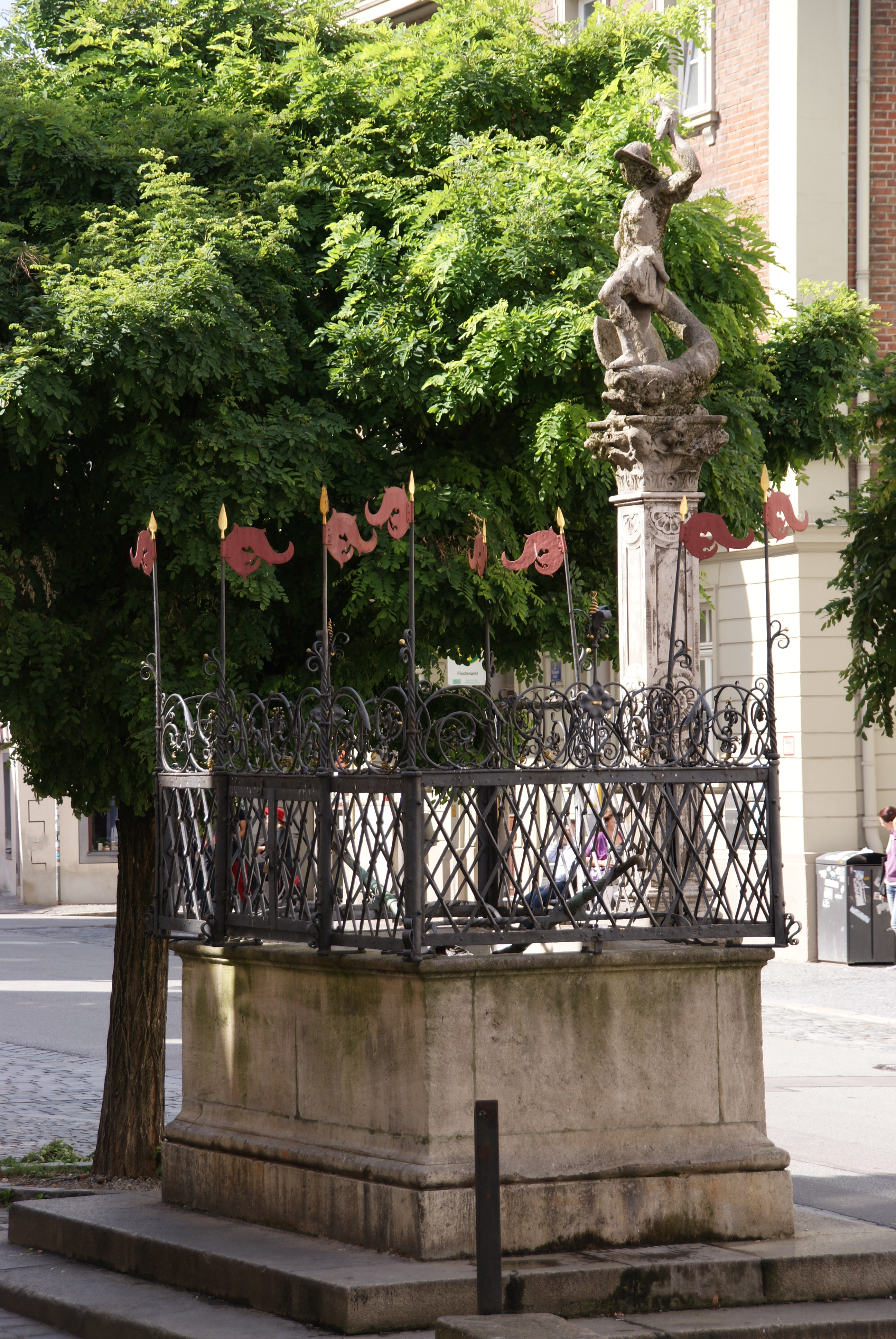 Brunnen im Innenhof des Alten Rathauses